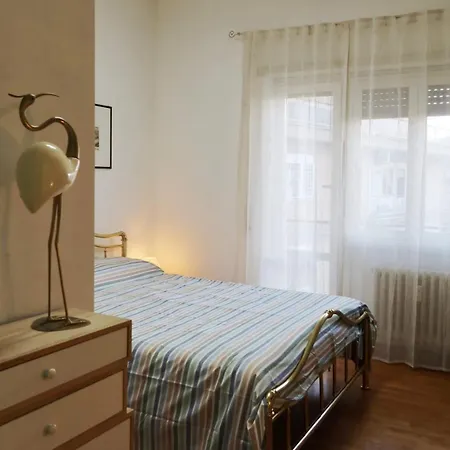Apartment Large Vatican Loft Near The Metro Rome